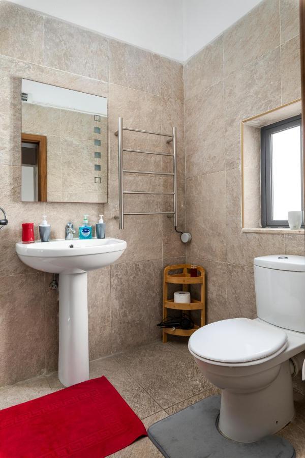 Traditional & Modern Maltese Townhouse - Rooftop Terrace And Sea Views, Close To Birgu Waterfront Cospicua Eksteriør bilde